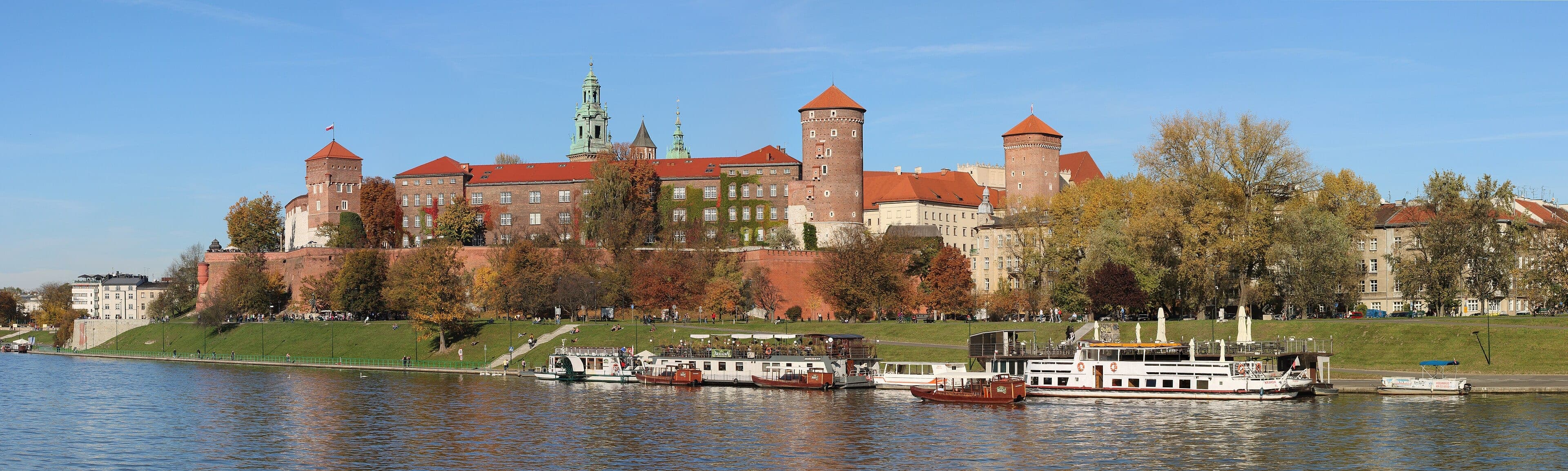 Panorama Krakowa — Wawel nad Wisłą o złotej godzinie
