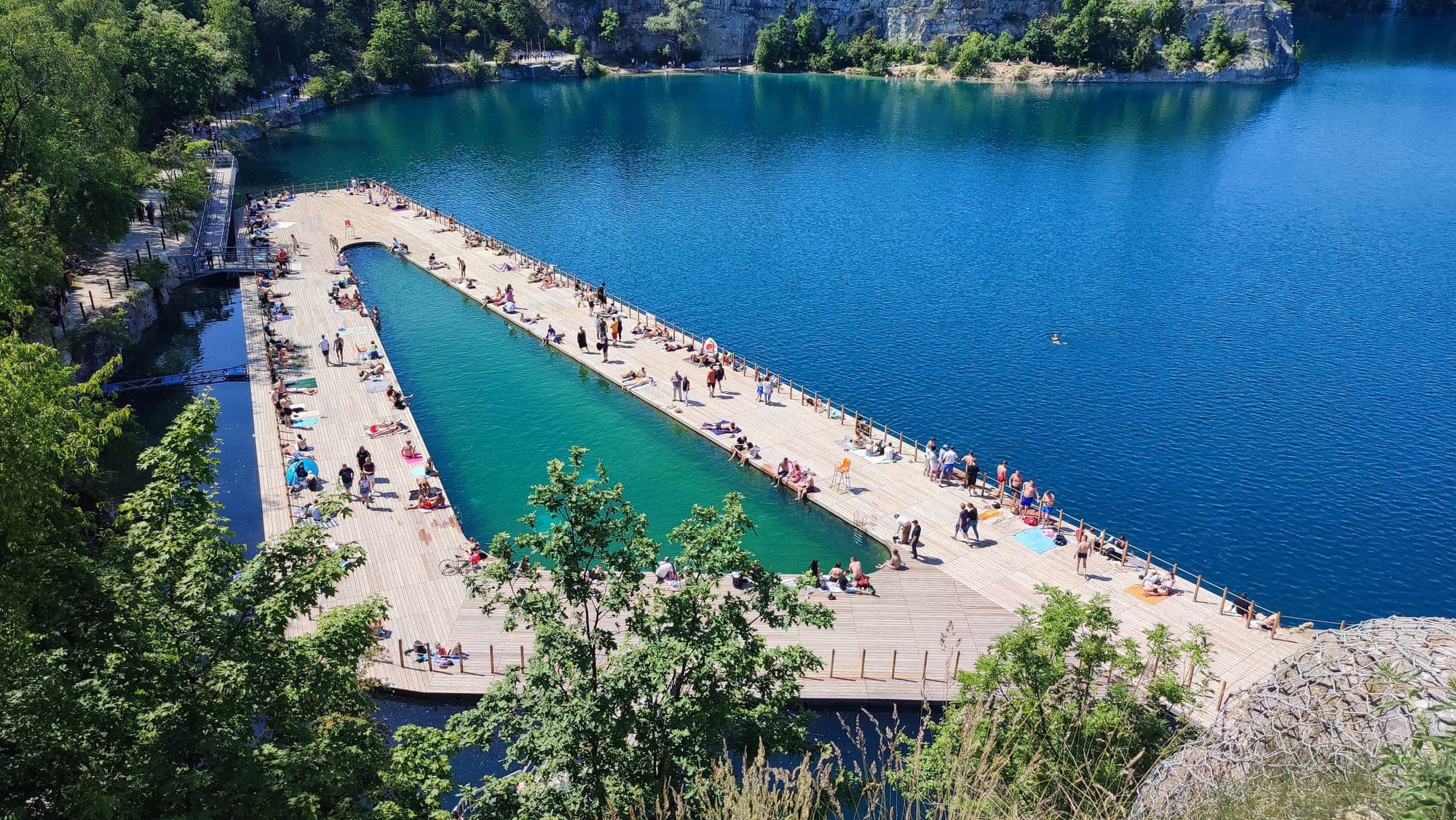 Zakrzówek — wapienne klify i jezioro